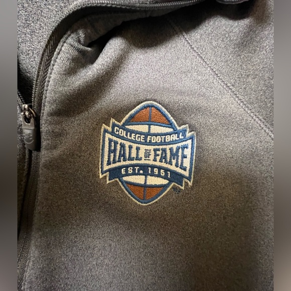 COLLEGE FOOTBALL HALL OF FAME UNDER ARMOUR GRAY LIGHTWEIGHT JACKET.  SIZE SMALL. - Picture 4 of 9